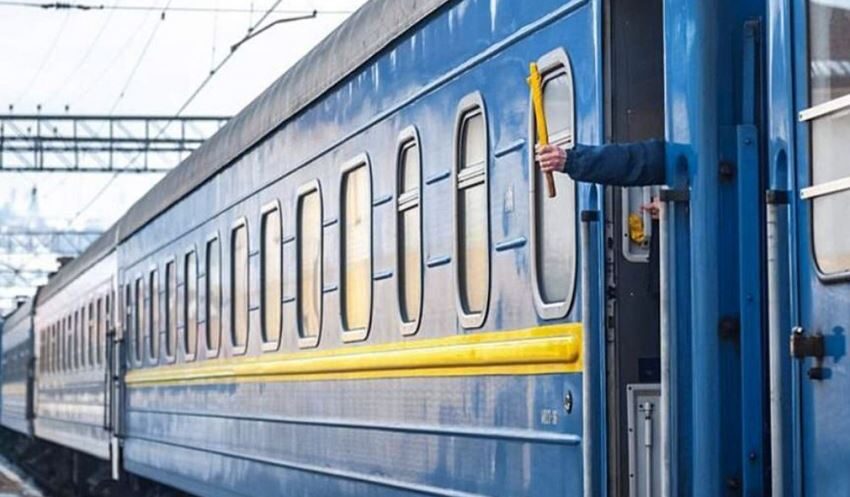 Укрзалізниця відновлює рейси через Дніпро за розкладом