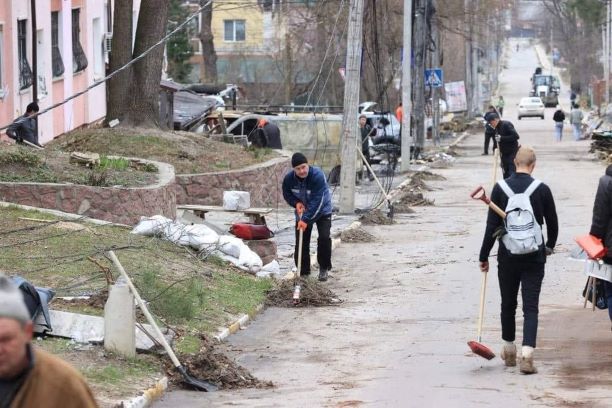 Добровольців на відновлення України збирає проект «Добробат»