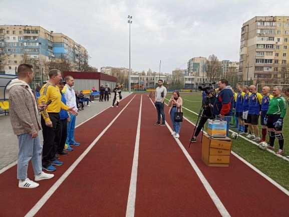 Футбольний матч на підтримку захисників провели ветерани футболу в Кам’янському - ФОТО