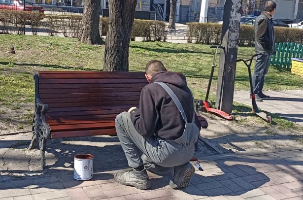 Роботи з весняного благоустрою продовжуються в Кам’янському - ФОТО
