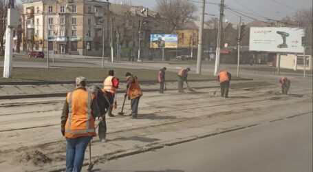 Роботи з весняного благоустрою продовжуються в Кам’янському