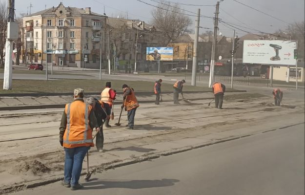 Роботи з весняного благоустрою продовжуються в Кам’янському