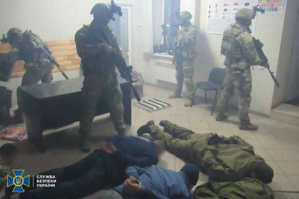 Як в Кам’янському цивільні демонструють пильність в пошуках диверсантів