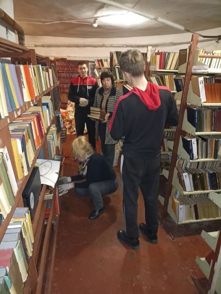 Укриття для маленьких відвідувачів лаштують в центральній бібліотеці Кам’янського - ФОТО