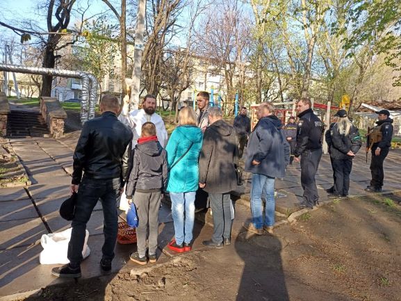 Воєнний Великдень в Кам’янському зустрічають спокійно та під посиленою охороною - ФОТО