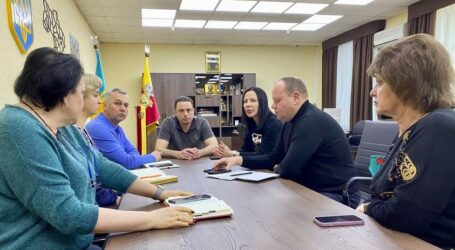 У Кам’янському обговорили питання оптимізації роботи Центру турботи для переселенців