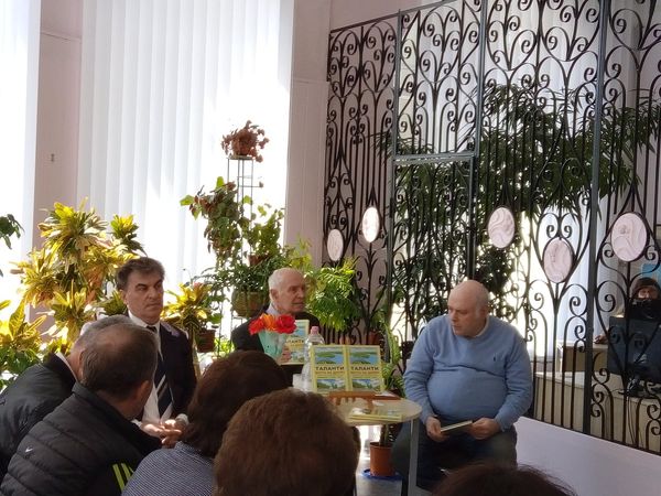 У бібліотеці на Шевченка презентували книгу про Кам’янське