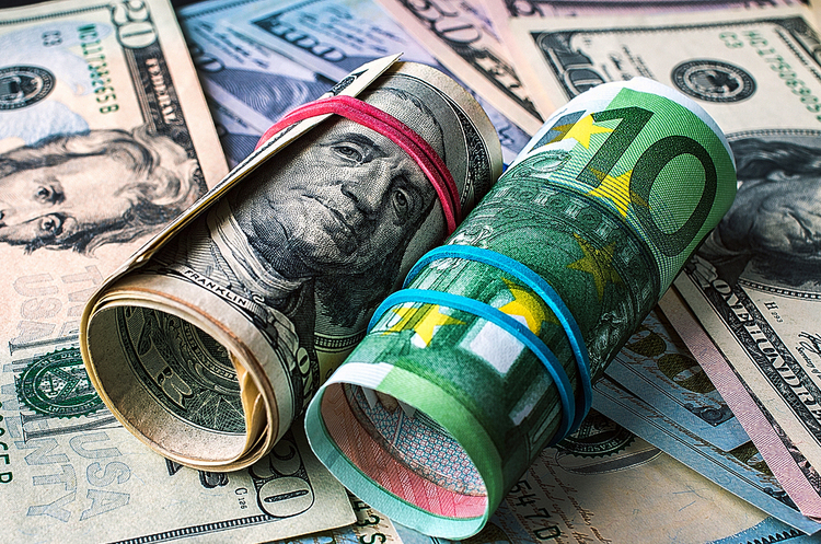 Банки почали продавати населенню готівкову іноземну валюту