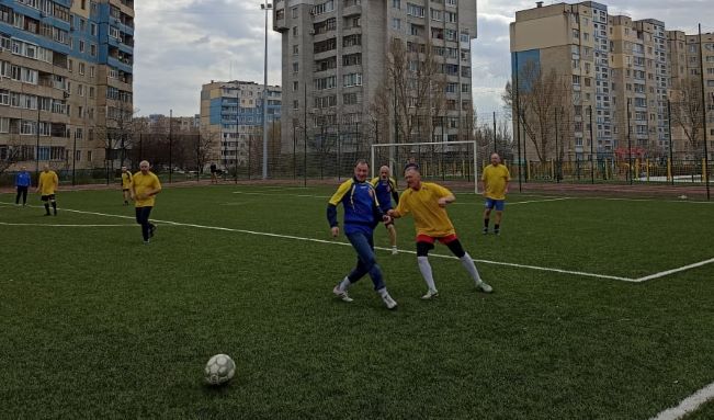 Футбольний матч на підтримку захисників провели ветерани футболу в Кам’янському - ФОТО