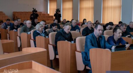 У Кам’янському відбулася позачергова сесія міськради