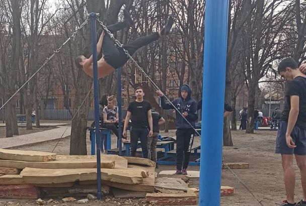 Спортсмени Кам’янського у воєнний час тренуються онлайн та на вулиці