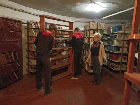 Укриття для маленьких відвідувачів лаштують в центральній бібліотеці Кам’янського
