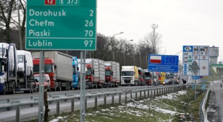 Колони «євроблях» заважають гуманітарним вантажам на кордонах України
