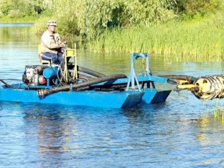 Мешканці Кам’янського хочуть купити земснаряд, щоб рятувати міські водойми