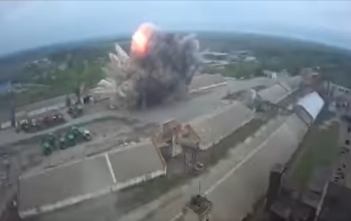 На Дніпропетровщині ворожа ракета влучила в зерносховище