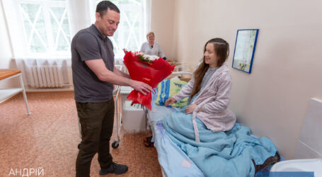 У Кам’янському привітали жінок, які народили у Міжнародний День матері