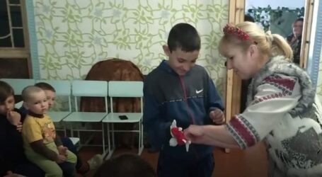 Ляльковий театр з Кам’янського розважає дітей переселенців