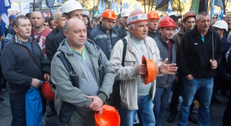 Профспілки закликають владу зупинити «лібералізацію» трудових відносин до закінчення війни
