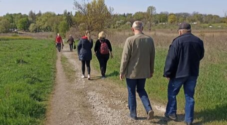 Післясмак Радуниці, або кому мешканці Кам’янського несуть «поминальне» та квіти на цвинтар