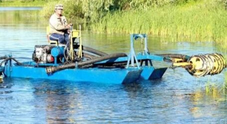Мешканці Кам’янського хочуть купити земснаряд, щоб рятувати міські водойми