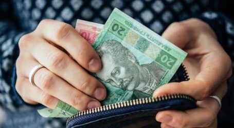 Влада Кам’янського пояснила, чому затримуються виплати працівникам бюджетної сфери