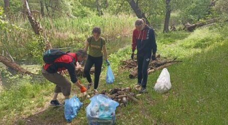 Прибирання біля лівобережного каналу в Кам’янському стають традицією