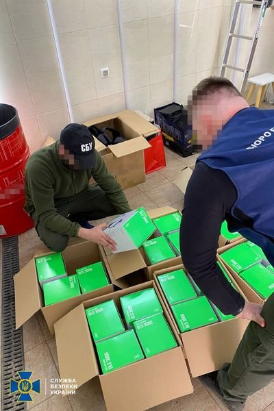 Група молодиків з Дніпропетровщини організували з-за кордону схему продажу «гуманітарки»