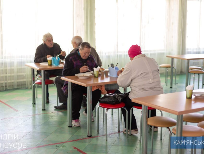 Соціальна їдальня для переселенців в Кам’янському припиняє свою роботу