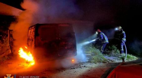 У Кам’янському на тимчасовій стоянці згорів автомобіль