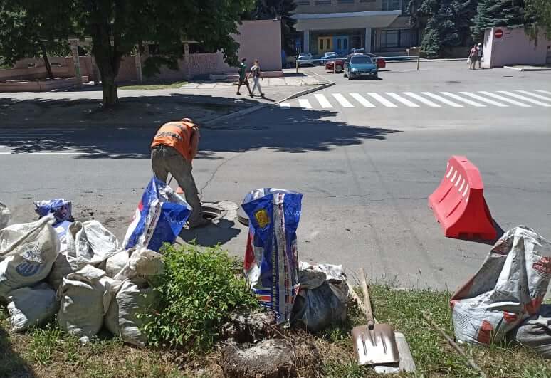В Кам’янському триває заміна магістрального водогону та інші «розкопки» - ФОТО