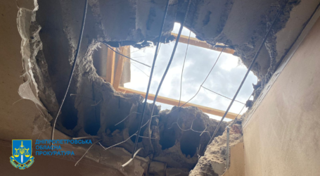 На Дніпропетровщині внаслідок ворожого обстрілу постраждали 10 будинків та бібліотека