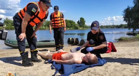Рятувальники вчили кам’янчан, як поводитися на воді