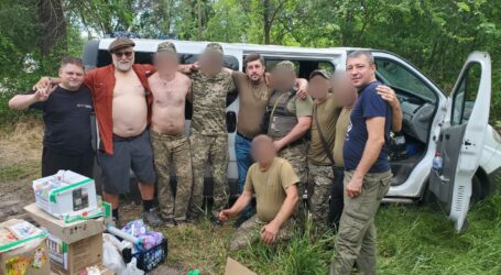 Кам’янські волонтери доставили медикаменти та оснащення військовим