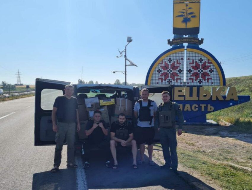 Дрон, медикаменти та продукти на передову: кам’янські волонтери відвідали Донеччину
