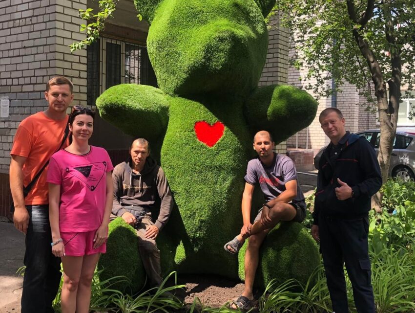 На лівобережжі Кам’янського з’явився величезний “ведмідь”