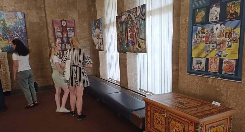 Виставку на згадку про Мамай-фест відкрили в музеї історії Кам’янського