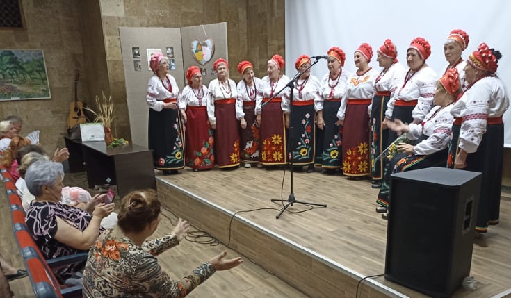 Пісні про непереможну Україну співали пенсіонери на «музейних посиденьках» в Кам’янському