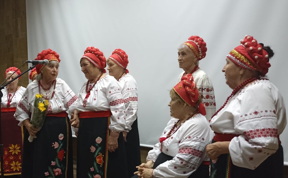 Пісні про непереможну Україну співали пенсіонери на «музейних посиденьках» в Кам’янському - ФОТО