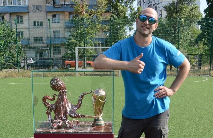 Скульптура восьминога Пауля від автора з Кам’янського поїде на ЧС по футболу - ФОТО