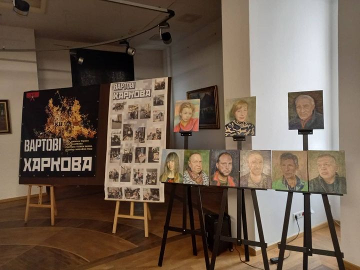 Відкриття художньої виставки в музеї Кам’янського відкладено через обстріли