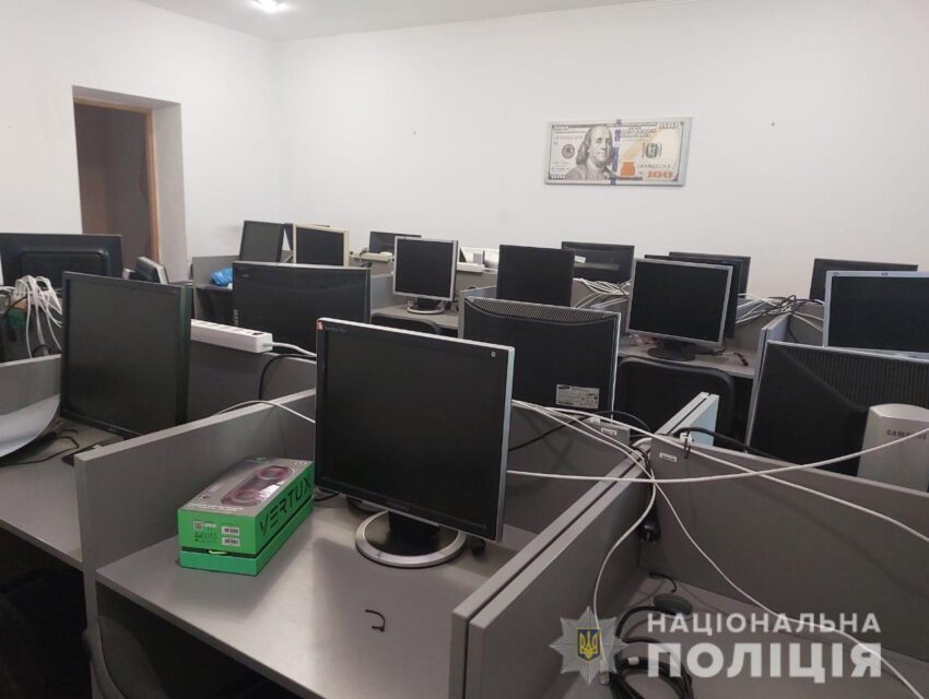 У Кам’янському поліцейські викрили шахрайський call-центр