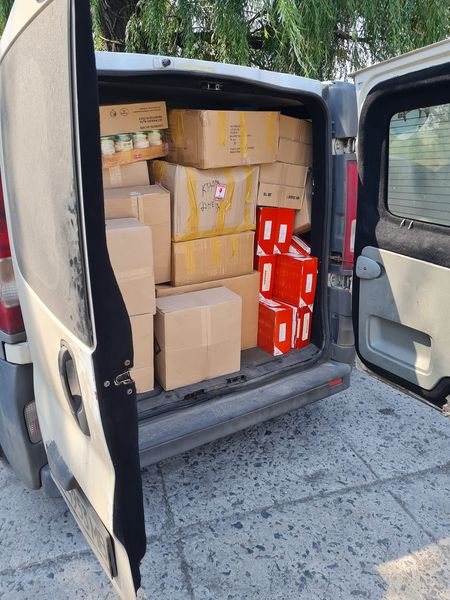 Волонтери Фонду розвитку Кам’янського доставили військовим спорядження, ліки та продукти харчування - ФОТО