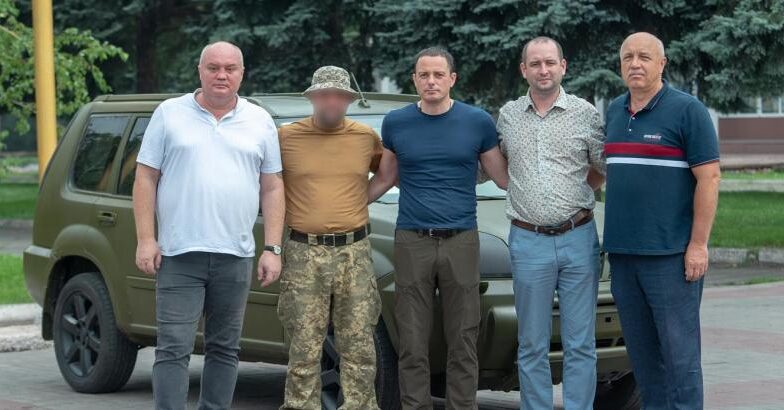 «Бджола» передала позашляховик для військових