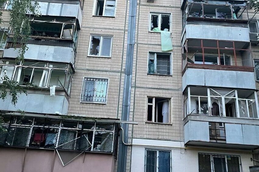 На Дніпропетровщині в ніч на суботу ворог обстріляв Нікополь