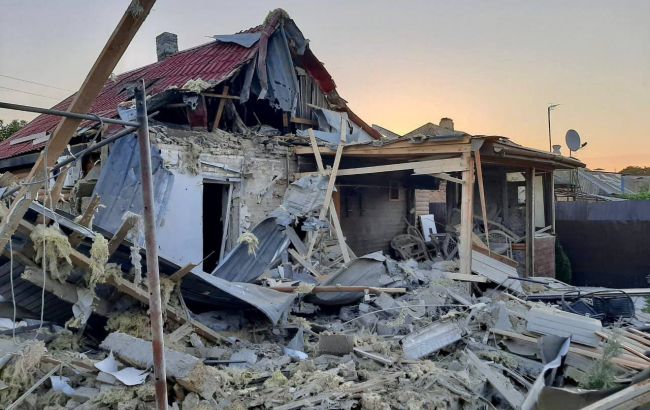 Росіяни всю ніч обстрілювали Дніпропетровщину: сталася сильна пожежа
