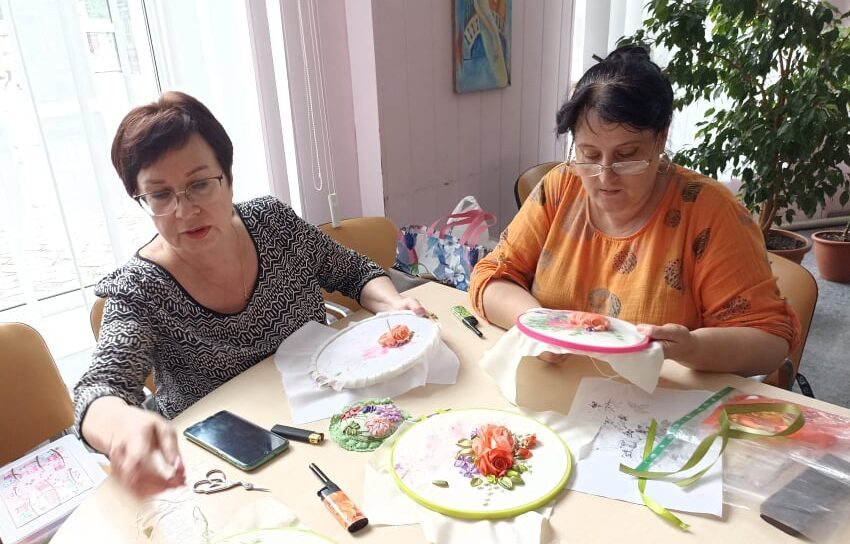 Вишивка стрічками, як засіб «взяти себе в руки» для мешканців та гостей Кам’янського