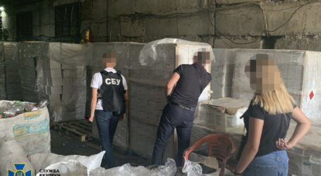 У Дніпрі затримали псевдоволонтерів, які торгували гуманітаркою