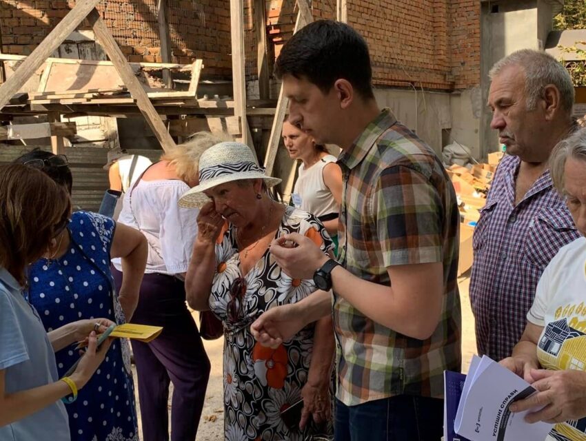 Правники в Кам’янському співпрацюють з благодійниками, допомагаючи переселенцям
