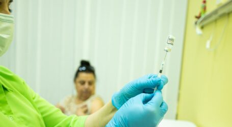 Більш ніж 800 мешканців Дніпропетровщини зробили другий бустер від коронавірусу
