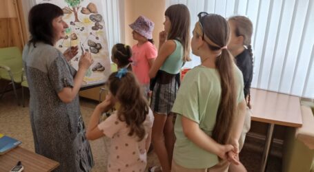 Знайомство з дитячим детективом на «Літературній тусі» від бібліотекарів Кам’янського